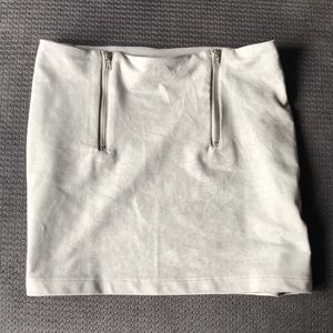 Gray skirt with silver zipper details